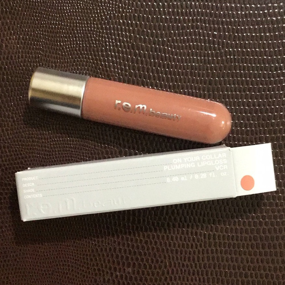 REM Beauty Plumping Lipgloss On your Collar in VCR